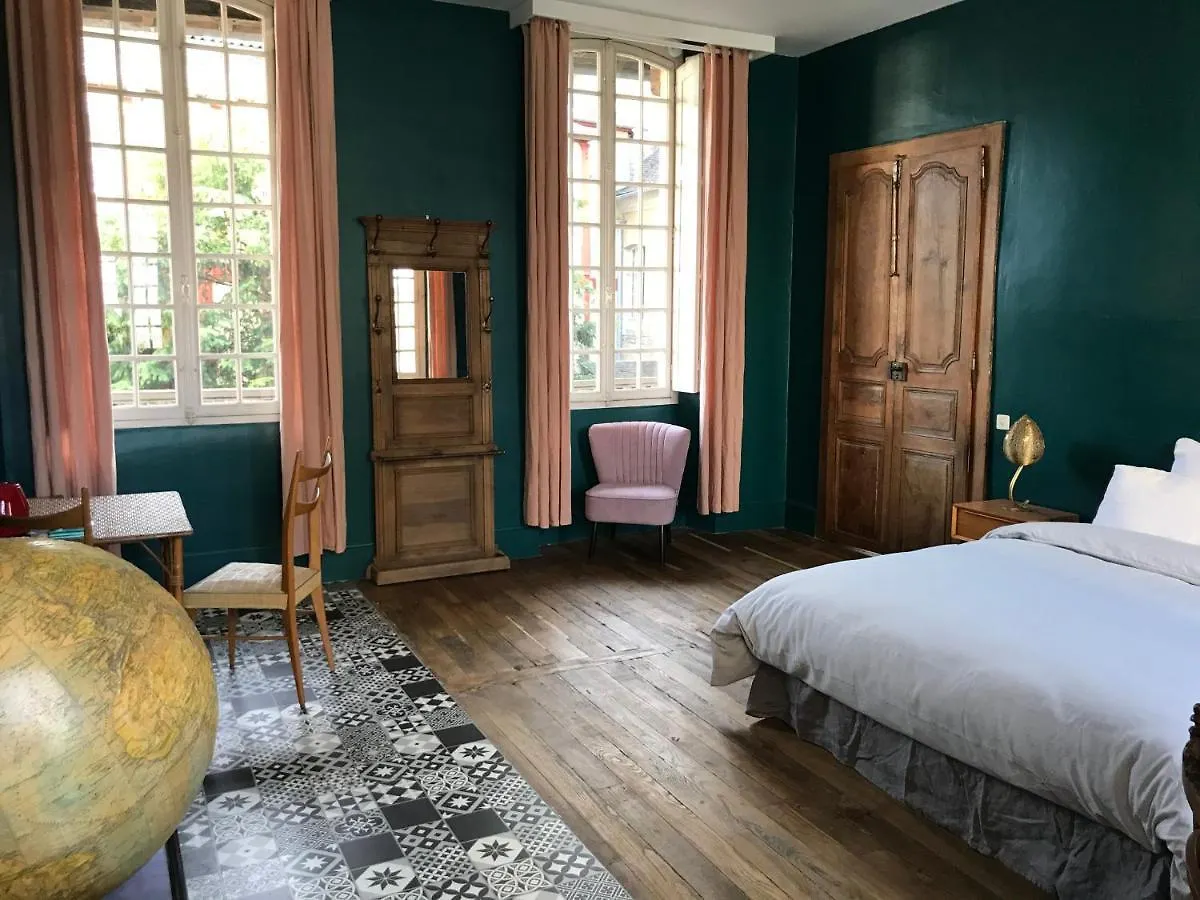 La Maison Aux Murs Anciens Et Ses Chambres Tarbes 0*,  France