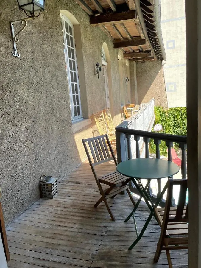 Homestay La Maison Aux Murs Anciens Et Ses Chambres Tarbes