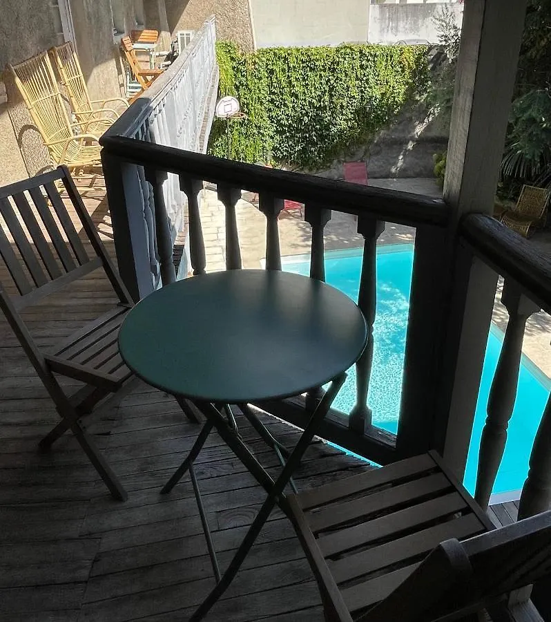 La Maison Aux Murs Anciens Et Ses Chambres Tarbes Homestay