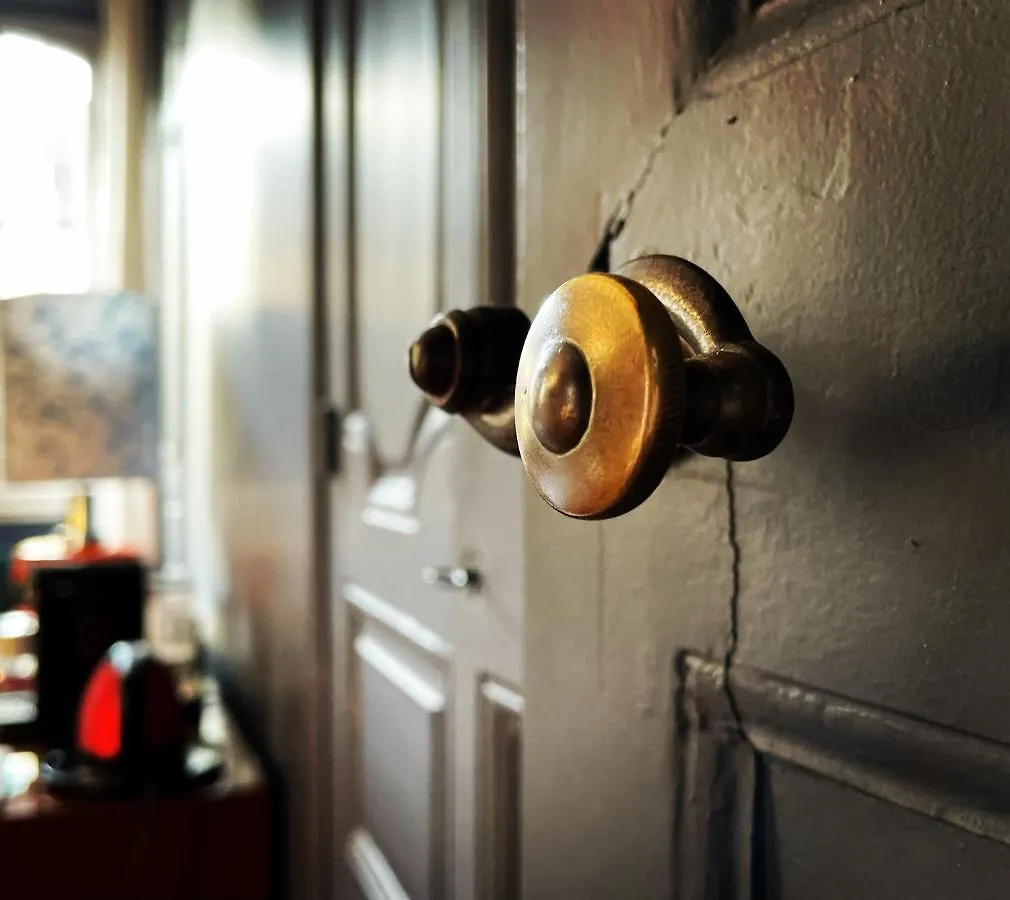 La Maison Aux Murs Anciens Et Ses Chambres Tarbes Homestay