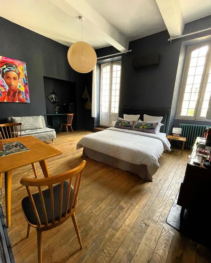 Homestay La Maison Aux Murs Anciens Et Ses Chambres Tarbes